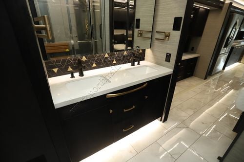 2024 Tiffin Motor Homes Zephyr 45FZ