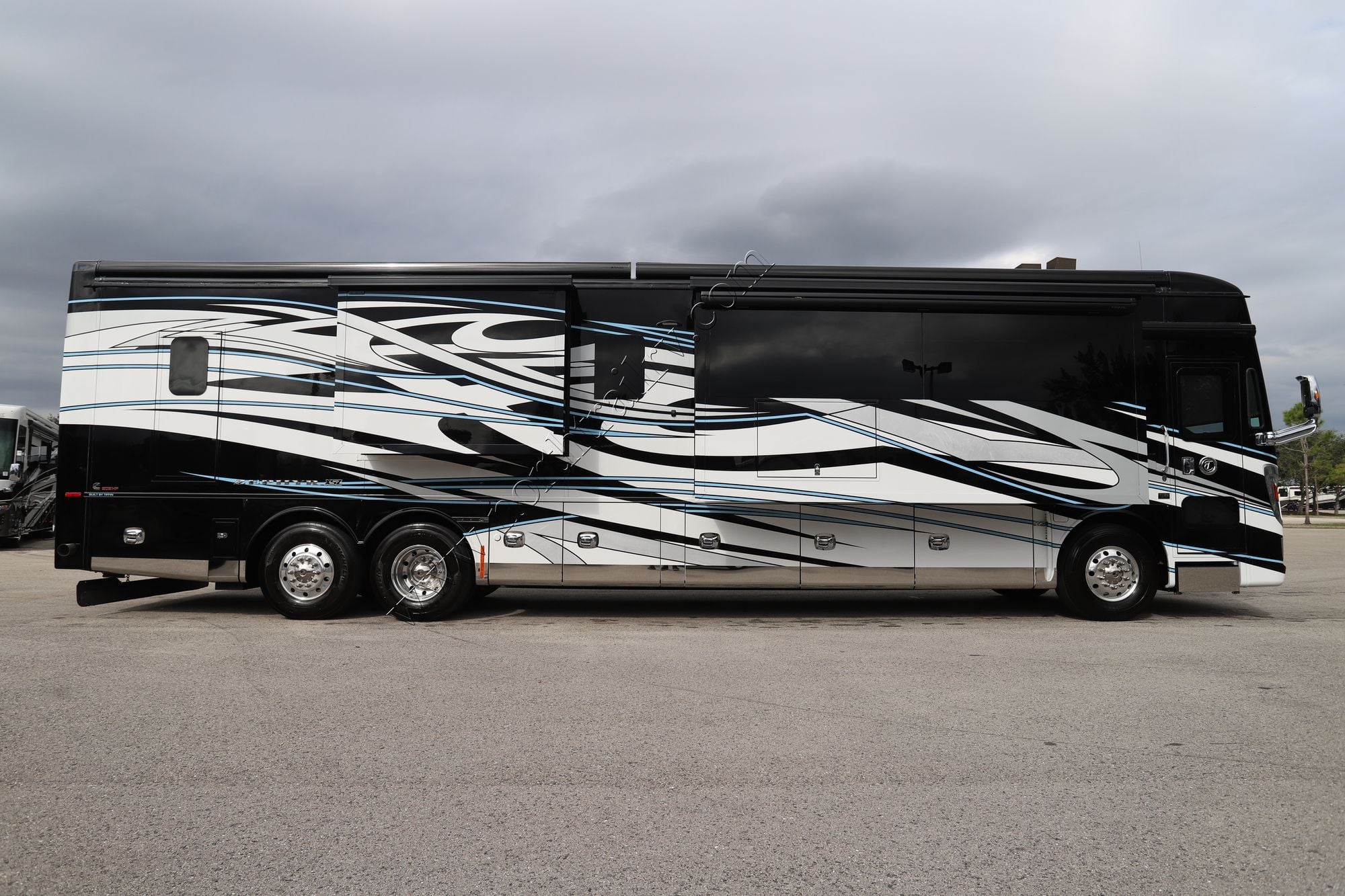 Used 2024 Tiffin Motor Homes Zephyr 45FZ Class A  For Sale