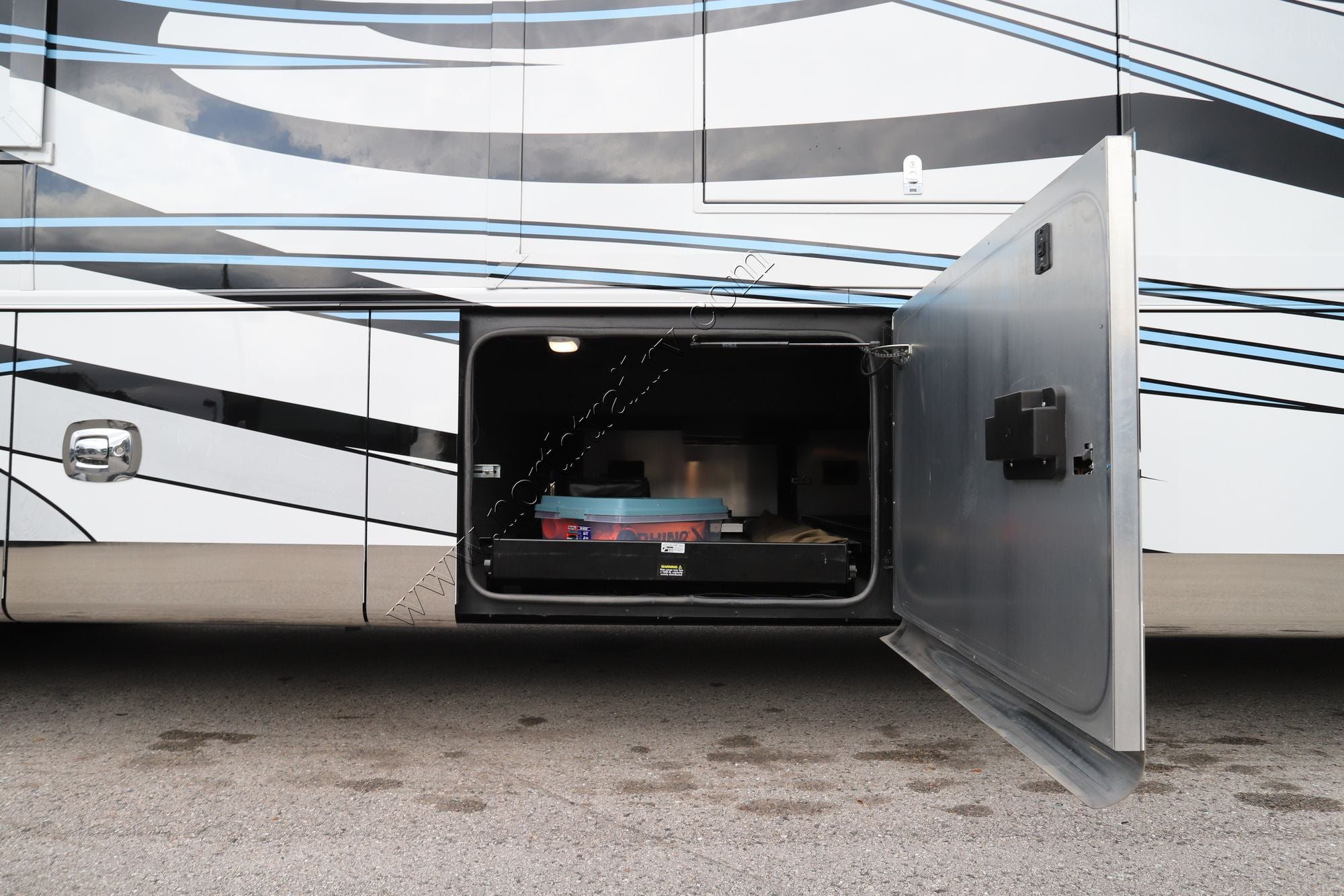 Used 2024 Tiffin Motor Homes Zephyr 45FZ Class A  For Sale