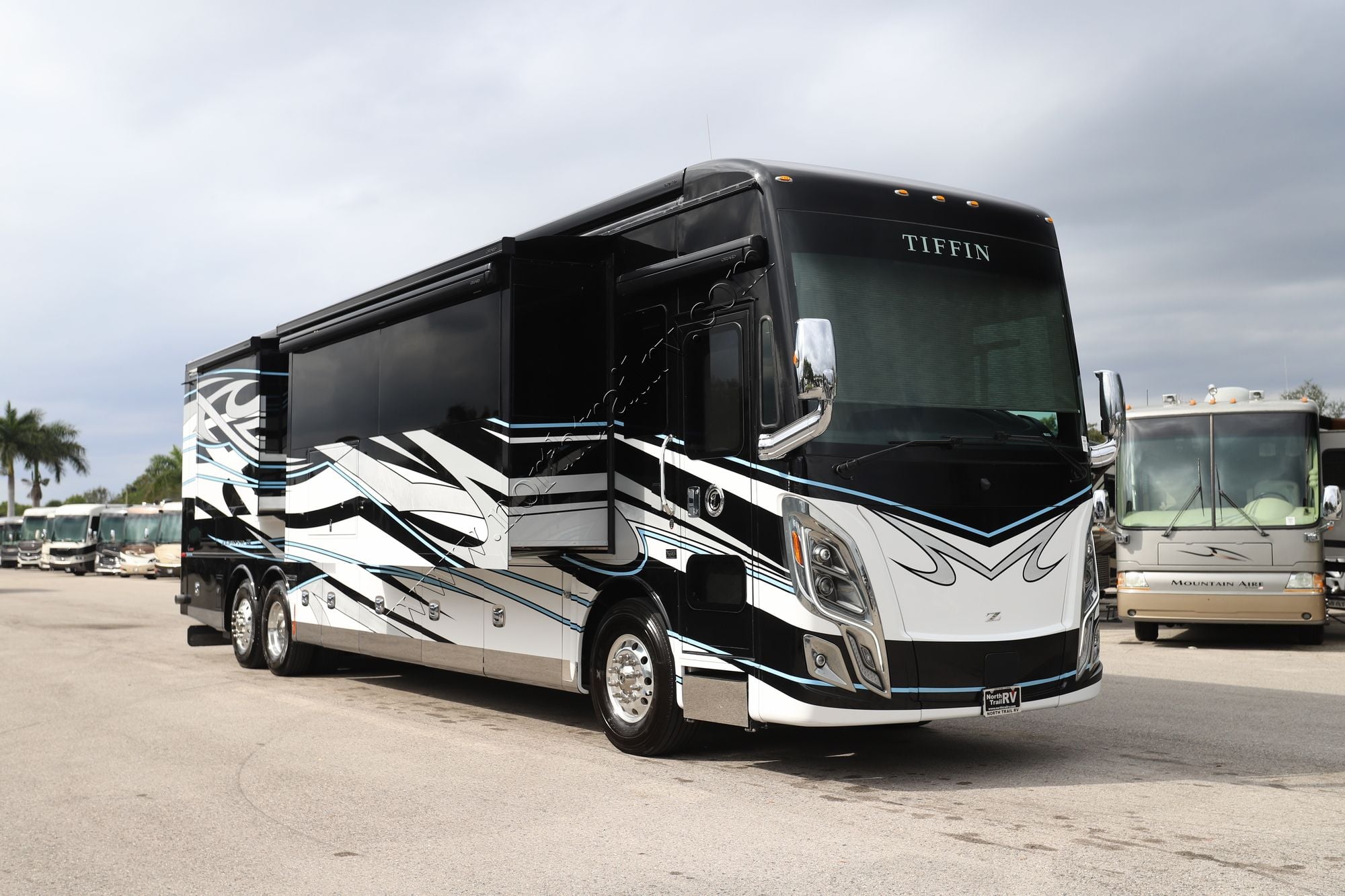 Used 2024 Tiffin Motor Homes Zephyr 45FZ Class A  For Sale