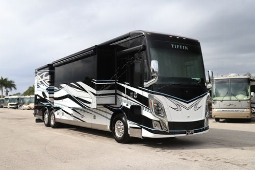 2024 Tiffin Motor Homes Zephyr 45FZ