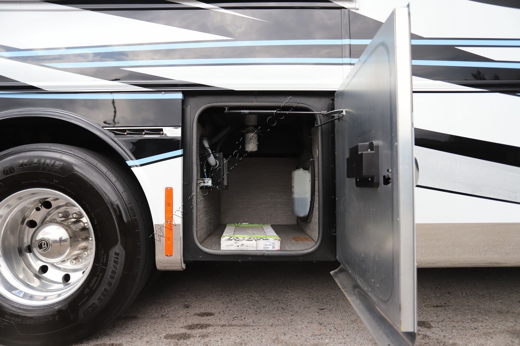 Used 2024 Tiffin Motor Homes Zephyr 45FZ Class A  For Sale