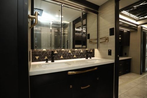 2024 Tiffin Motor Homes Zephyr 45FZ