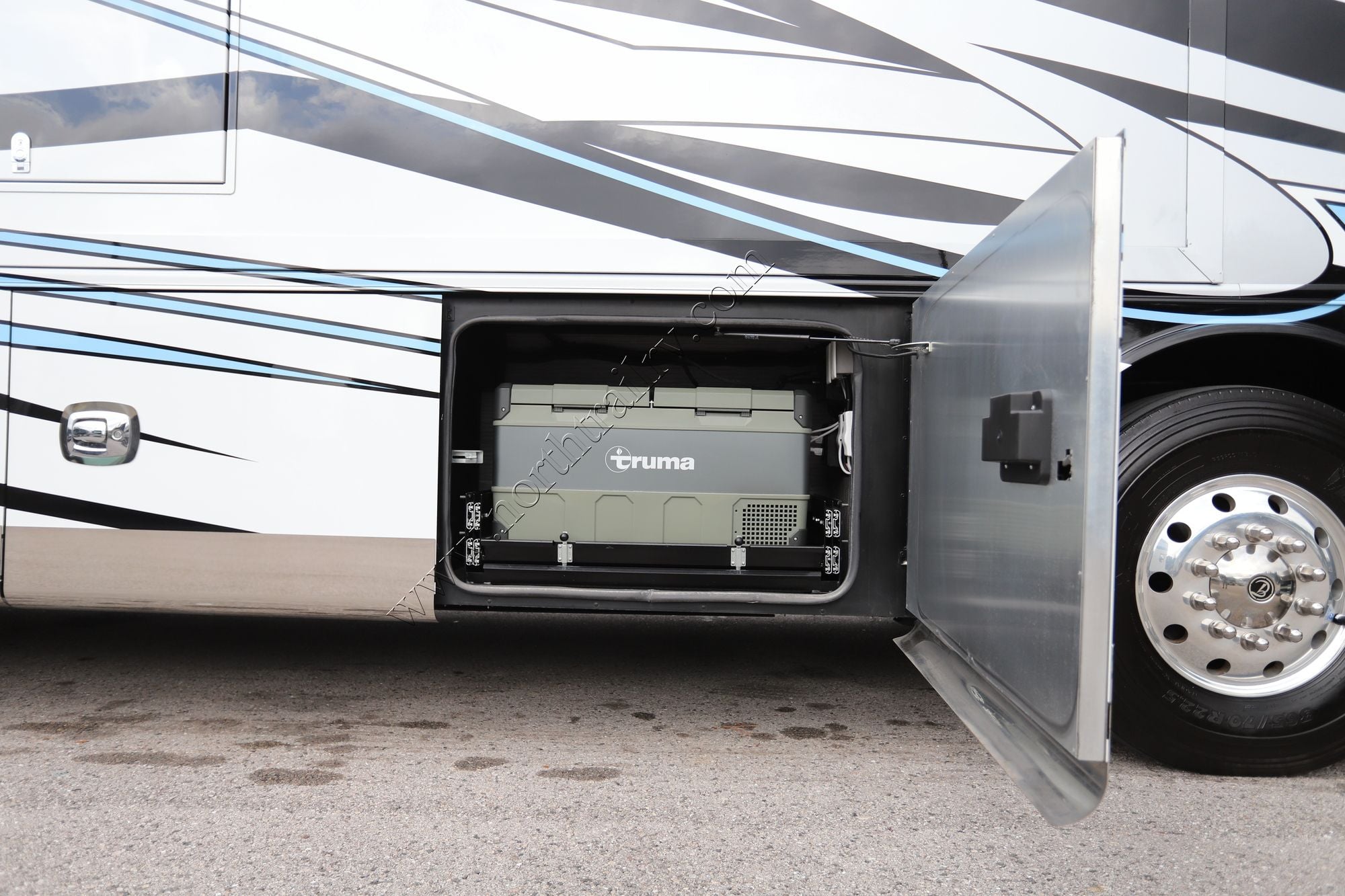 Used 2024 Tiffin Motor Homes Zephyr 45FZ Class A  For Sale