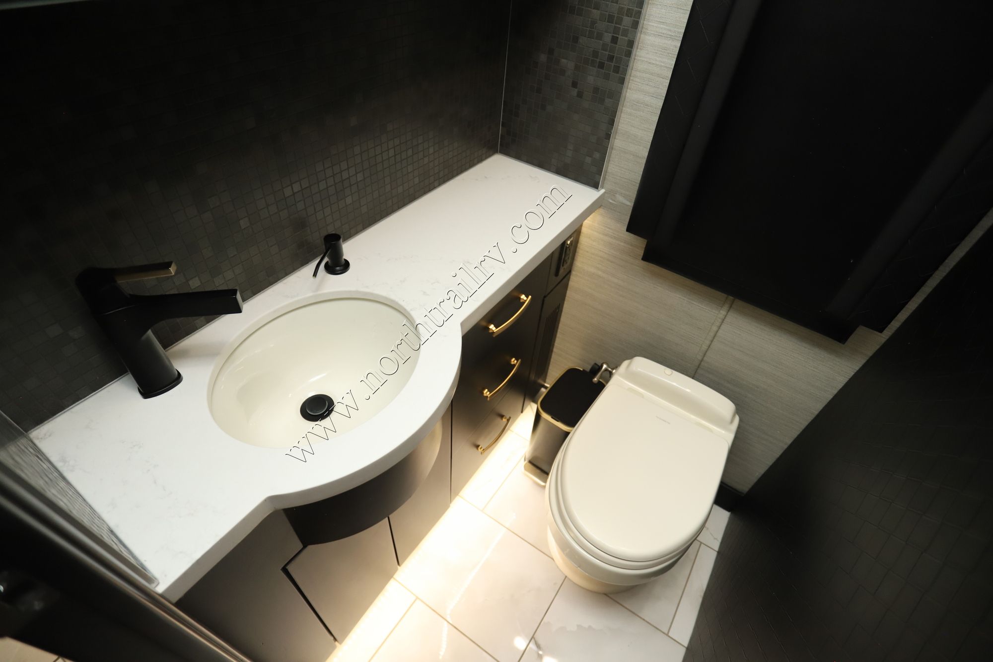 Used 2024 Tiffin Motor Homes Zephyr 45FZ Class A  For Sale