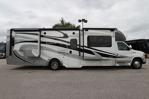 2015 Winnebago Aspect 30J