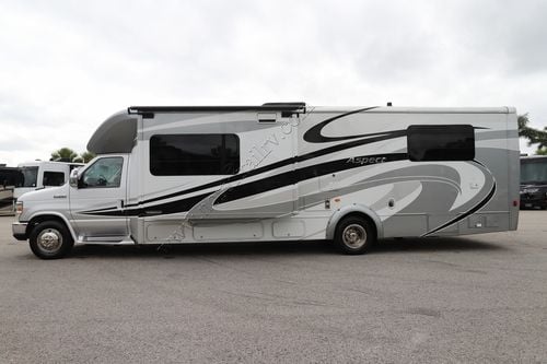 2015 Winnebago Aspect 30J