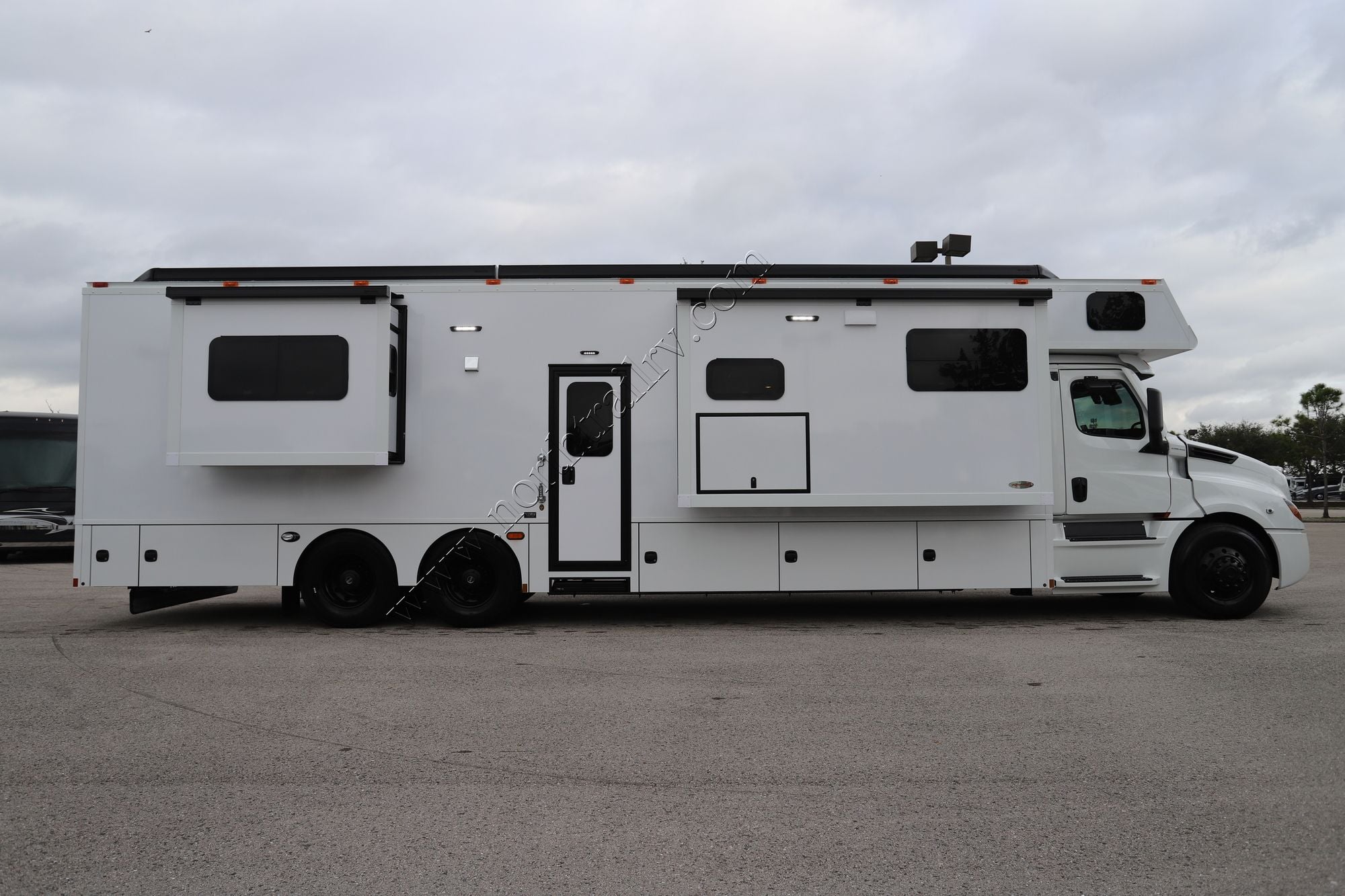 New 2026 Renegade Rv Classic 45CMR Super C  For Sale