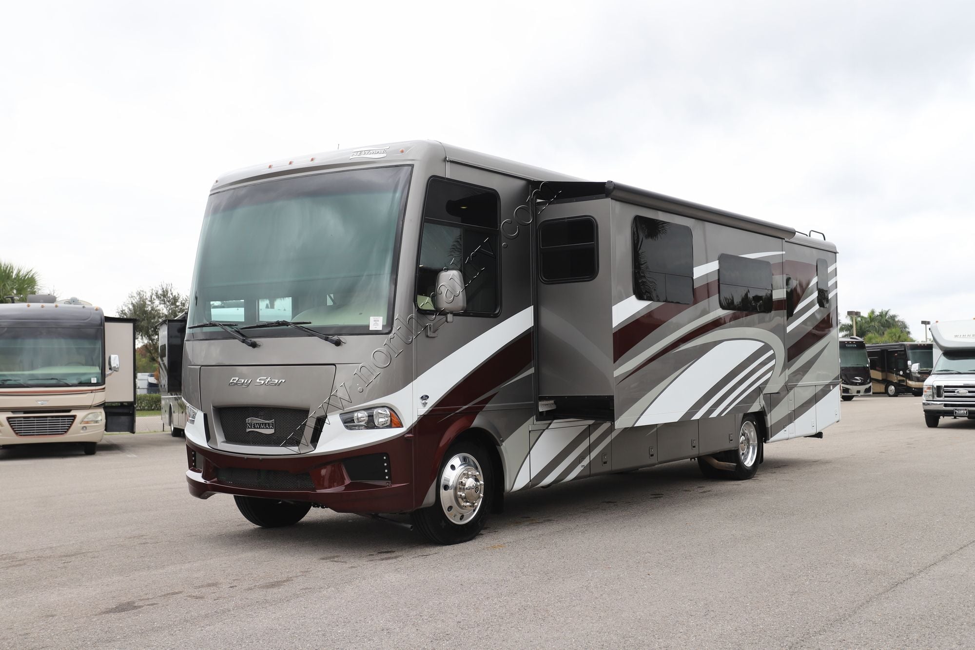 Used 2022 Newmar Bay Star 3609 Class A  For Sale