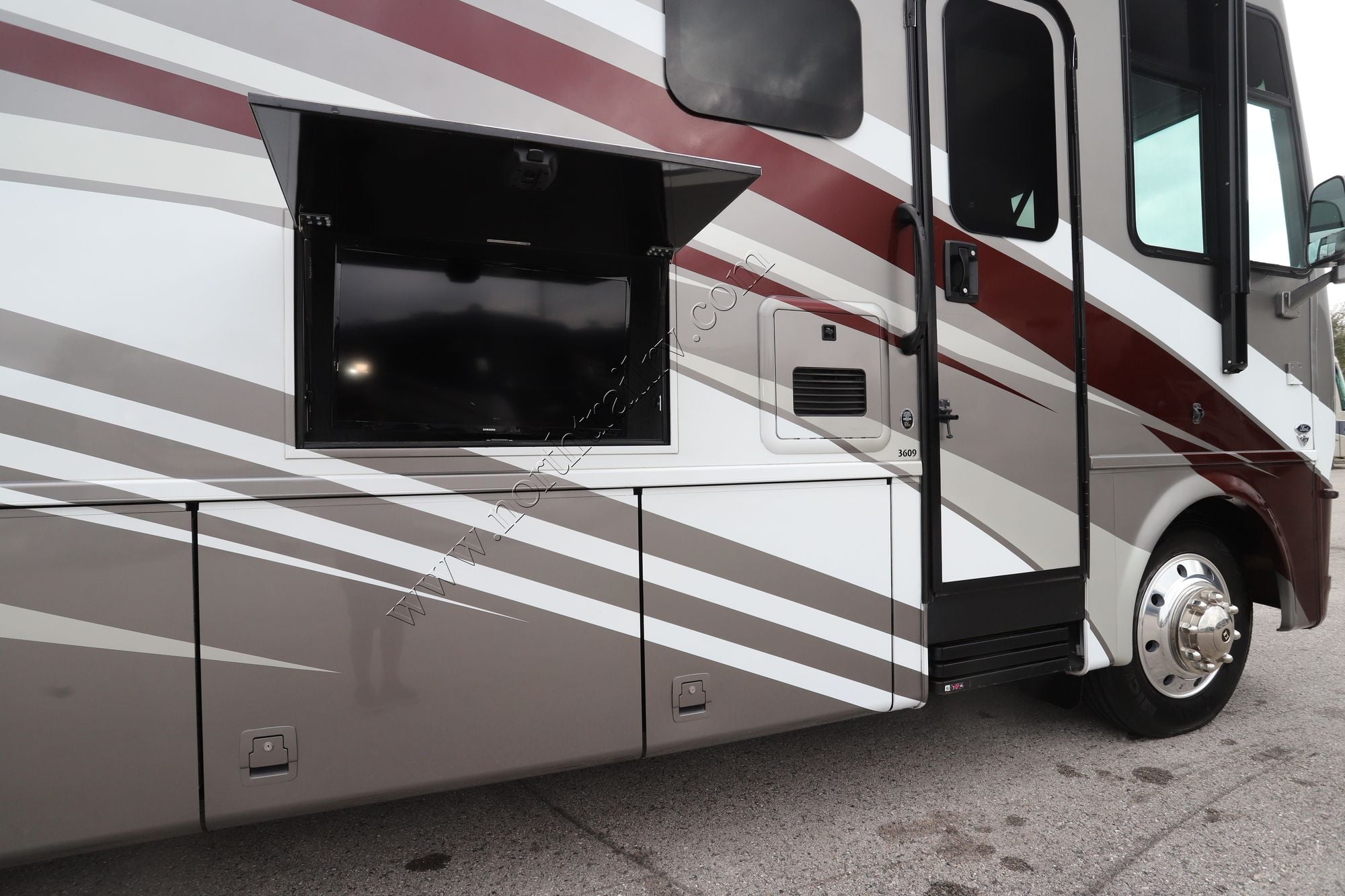 Used 2022 Newmar Bay Star 3609 Class A  For Sale