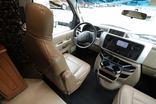 2015 Winnebago Aspect 30J