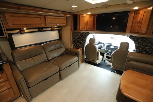 2015 Winnebago Aspect 30J