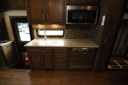 2020 Newmar Canyon Star 3911