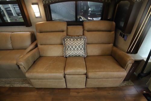 2020 Newmar Canyon Star 3911