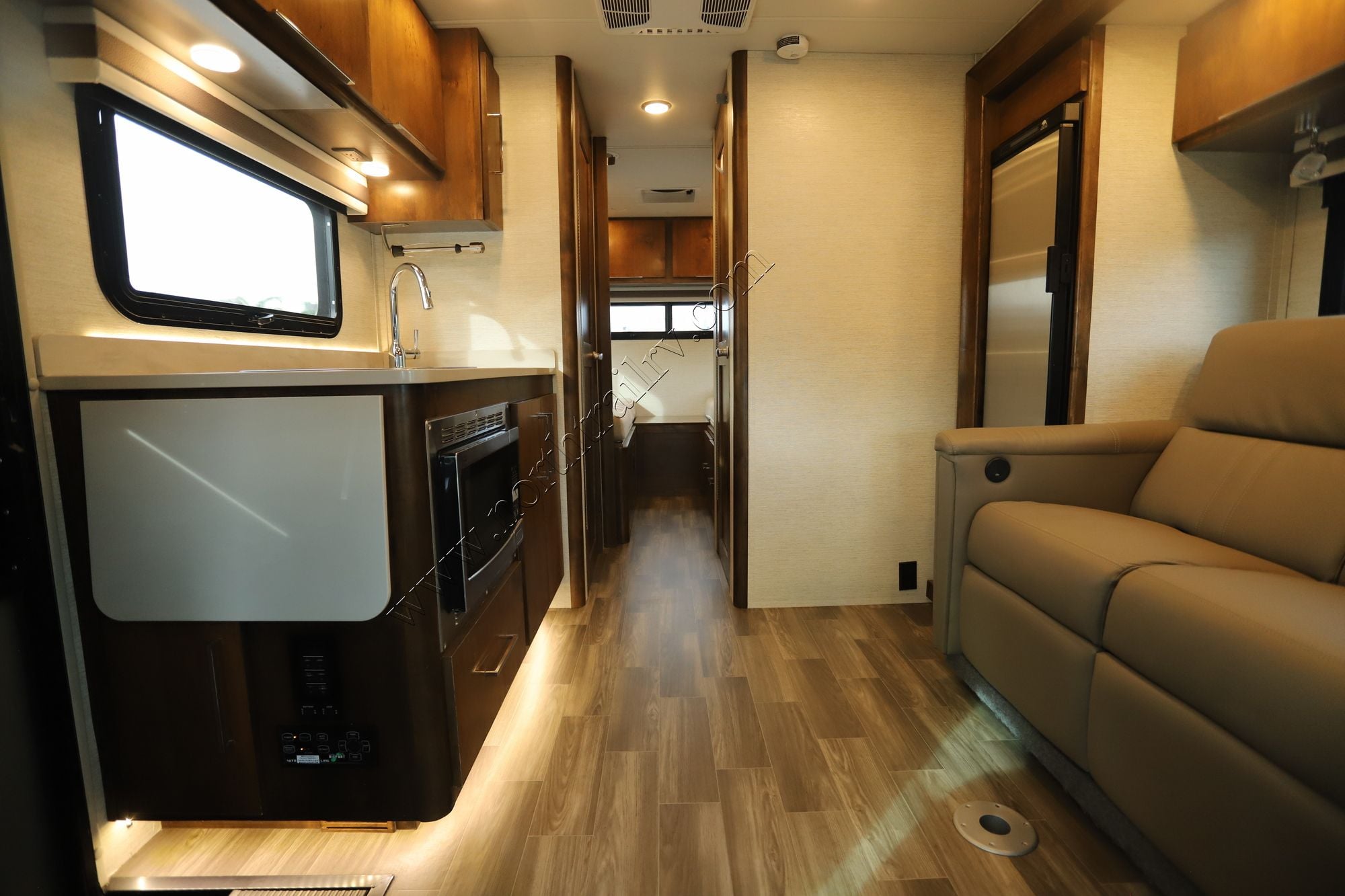 Used 2020 Tiffin Motor Homes Wayfarer 25TW Class C  For Sale