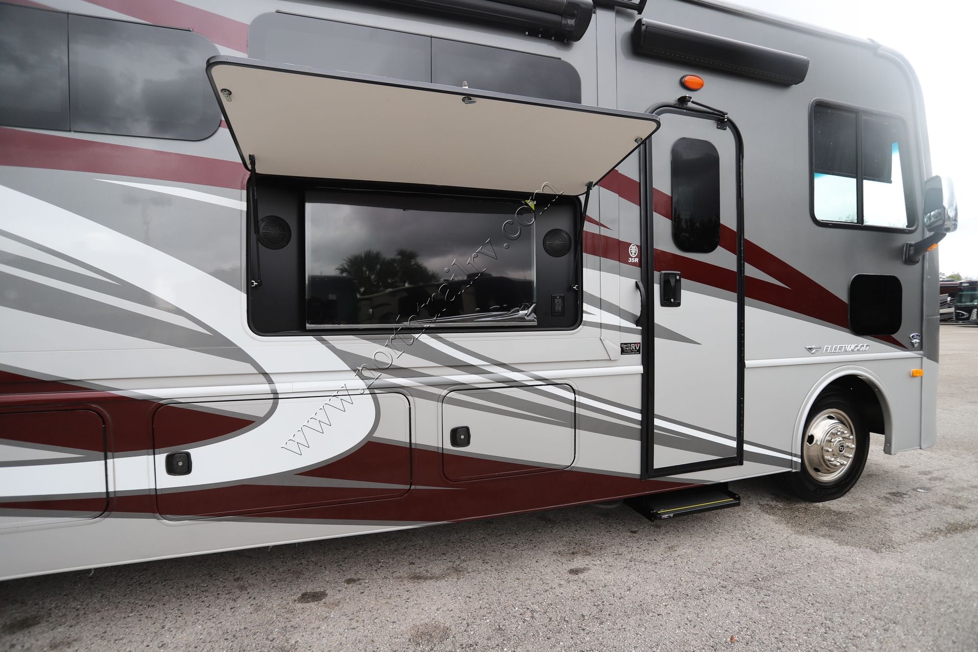 Used 2024 Fleetwood Flex 35R Class A  For Sale