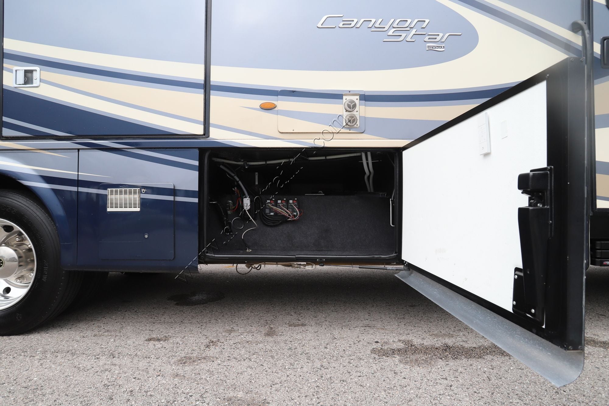 Used 2020 Newmar Canyon Star 3911 Class A  For Sale