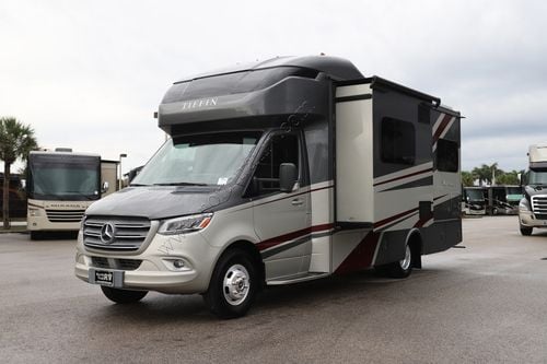 2020 Tiffin Motor Homes Wayfarer 25TW