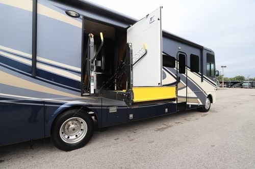 2020 Newmar Canyon Star 3911