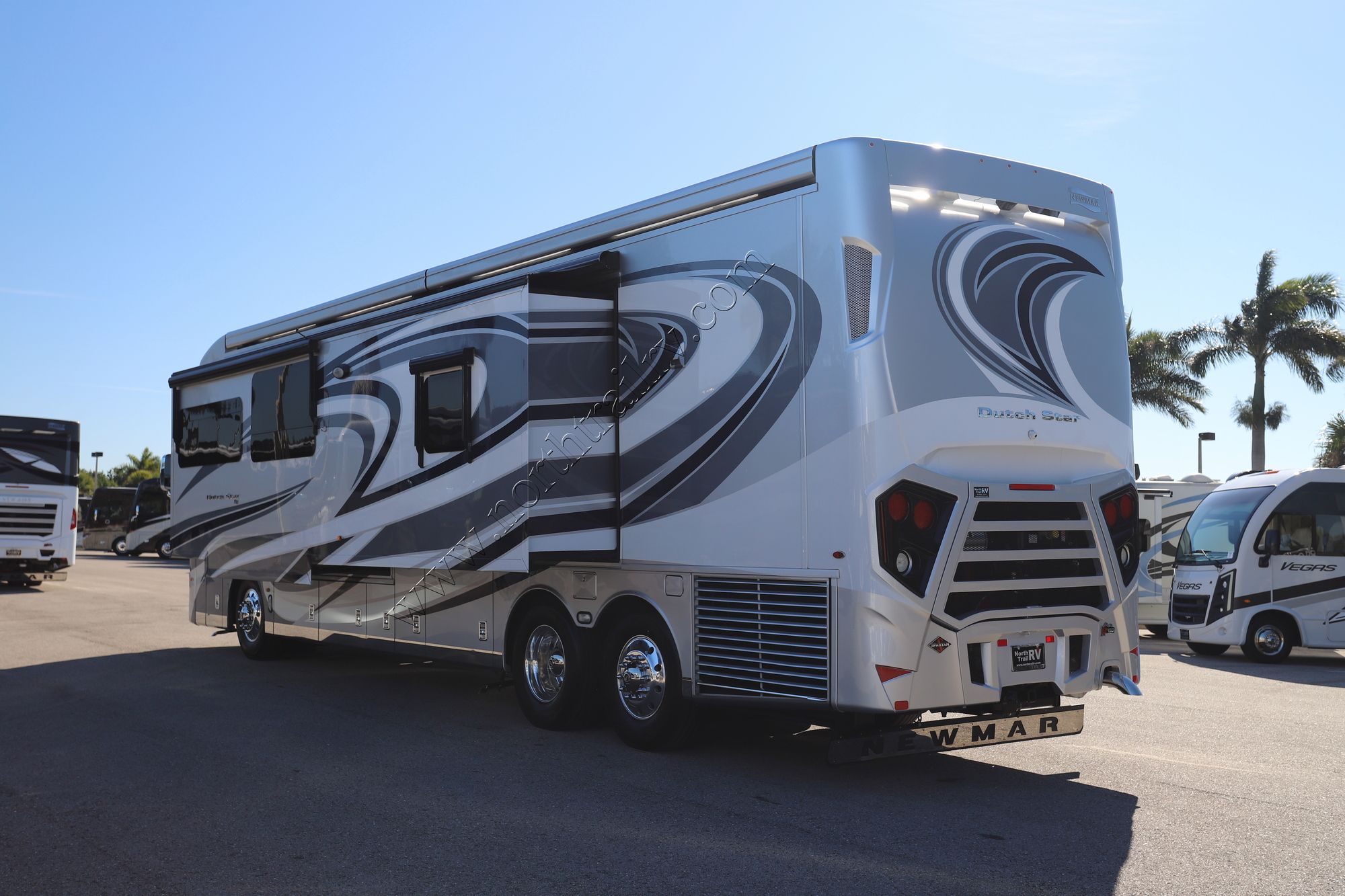 Used 2022 Newmar Dutch Star 4081 Class A  For Sale