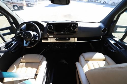 2022 Airstream Atlas 24Tommy Bahama