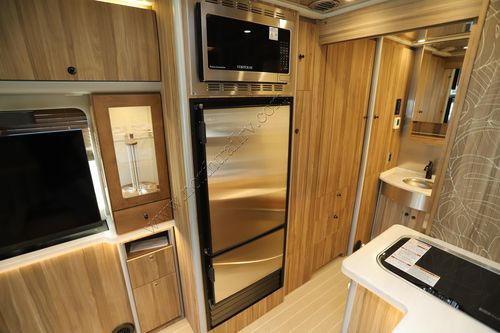 2022 Airstream Atlas 24Tommy Bahama