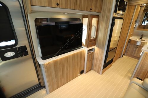 2022 Airstream Atlas 24Tommy Bahama