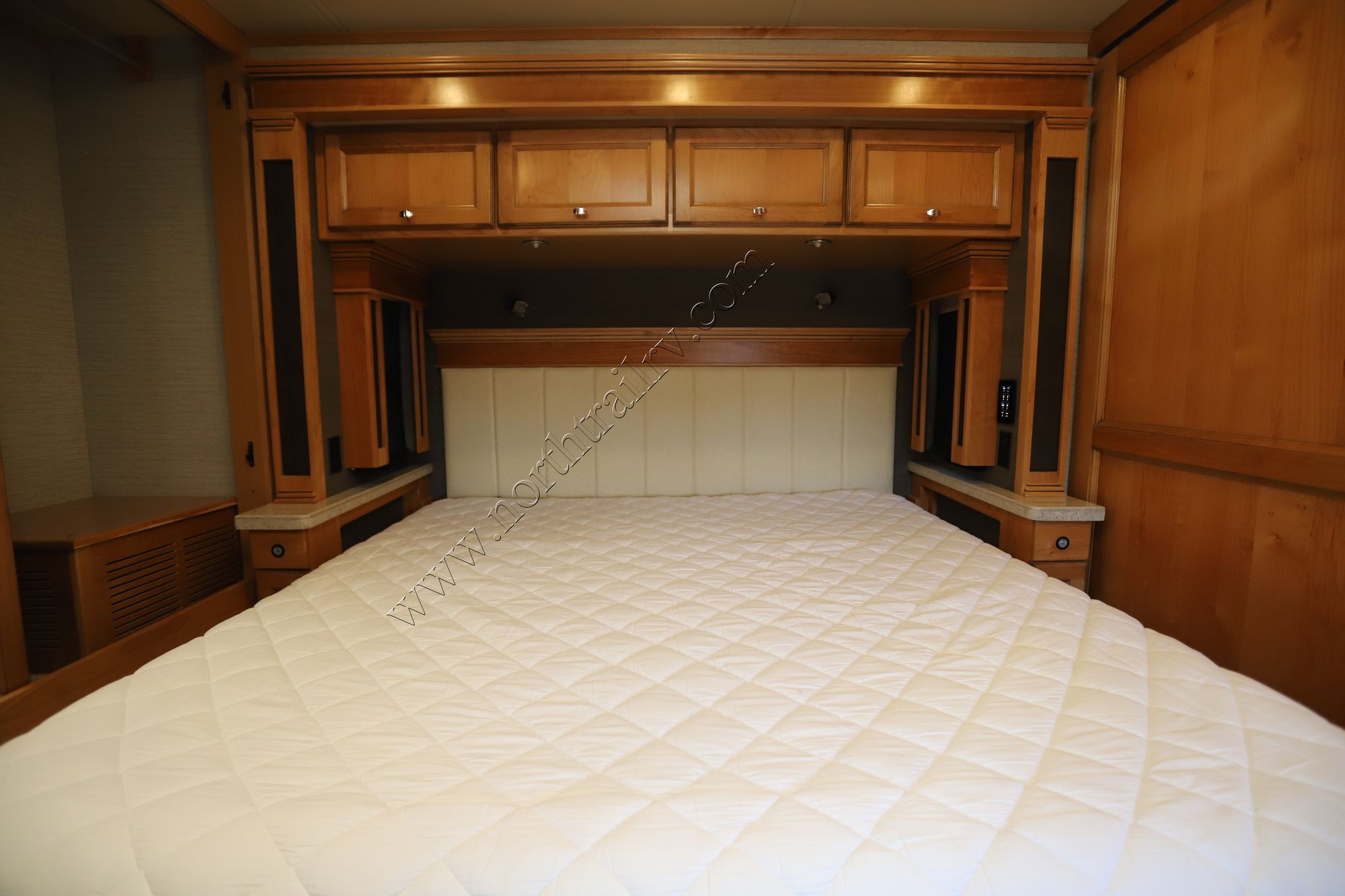 Used 2022 Tiffin Motor Homes Allegro Red 33AA Class A  For Sale