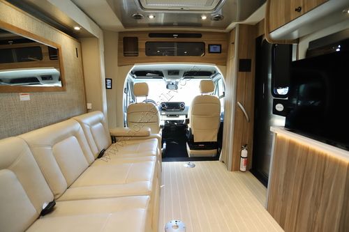 2022 Airstream Atlas 24Tommy Bahama