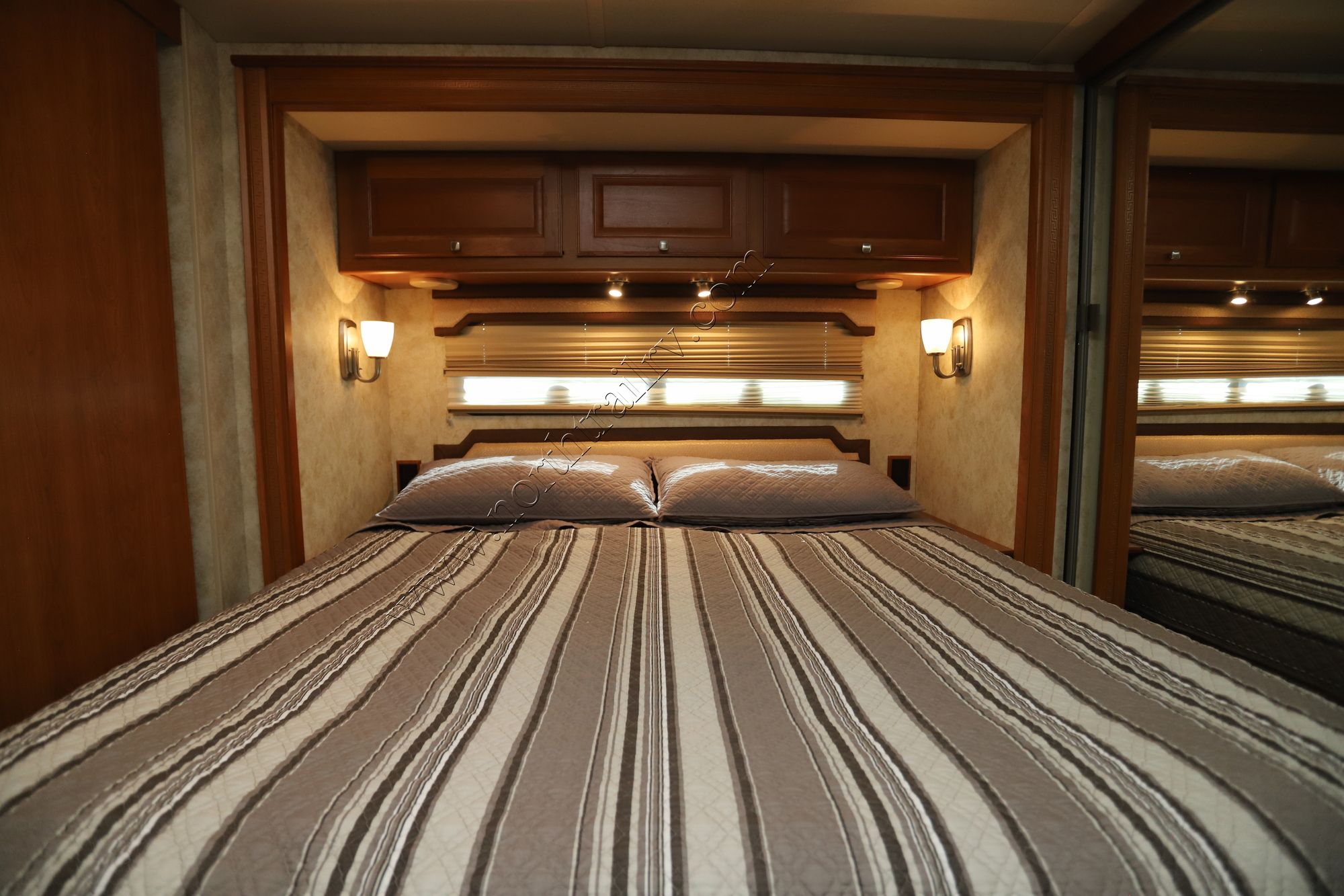 Used 2009 Winnebago Journey 34Y Class A  For Sale