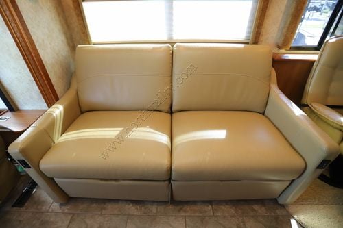 2009 Winnebago Journey 34Y