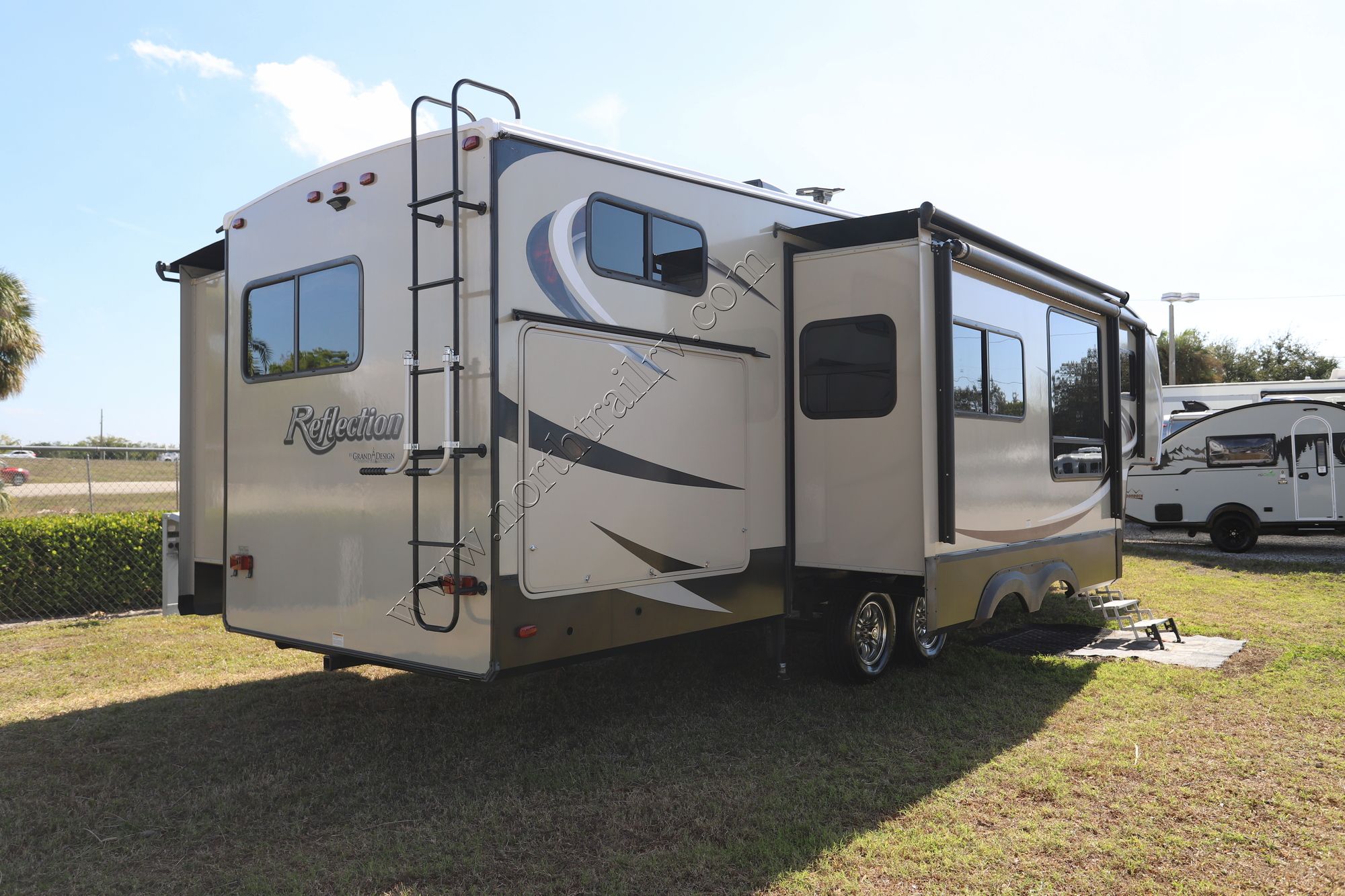 Used 2017 Grand Design Reflection 311BHS Fifth Wheel  For Sale