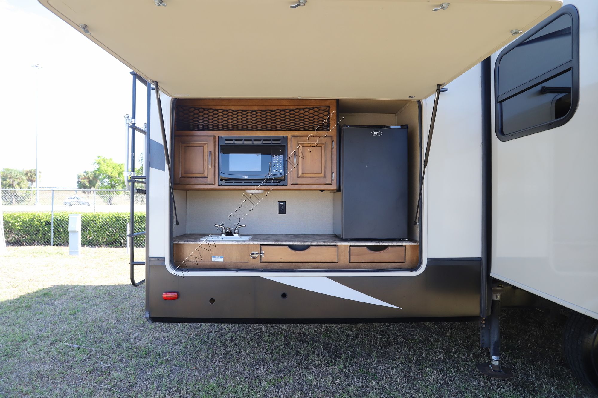 Used 2017 Grand Design Reflection 311BHS Fifth Wheel  For Sale