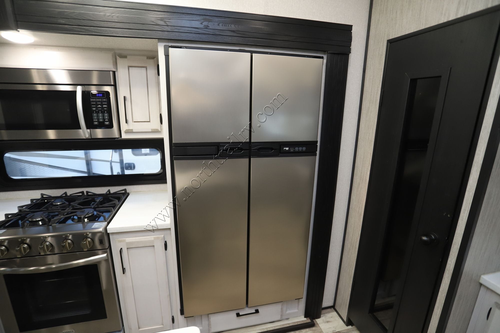 Used 2022 K-Z Durango 301RLT Fifth Wheel  For Sale