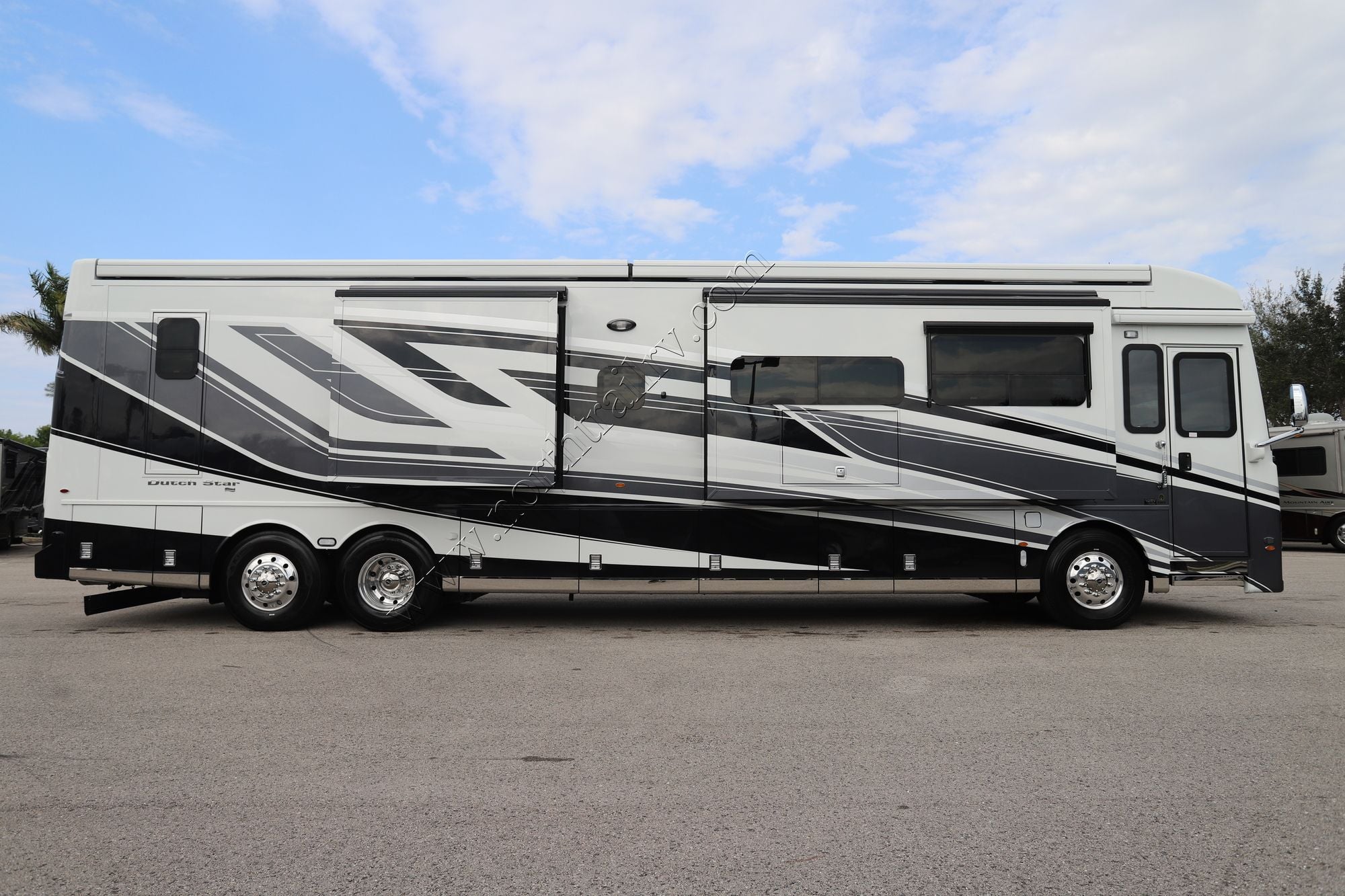 New 2026 Newmar Dutch Star 4369 Class A  For Sale