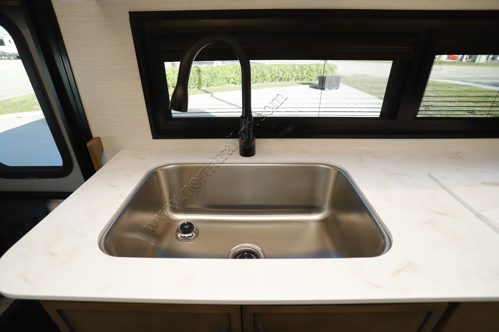 New 2026 Newmar Freedom Aire 2515 Class C  For Sale