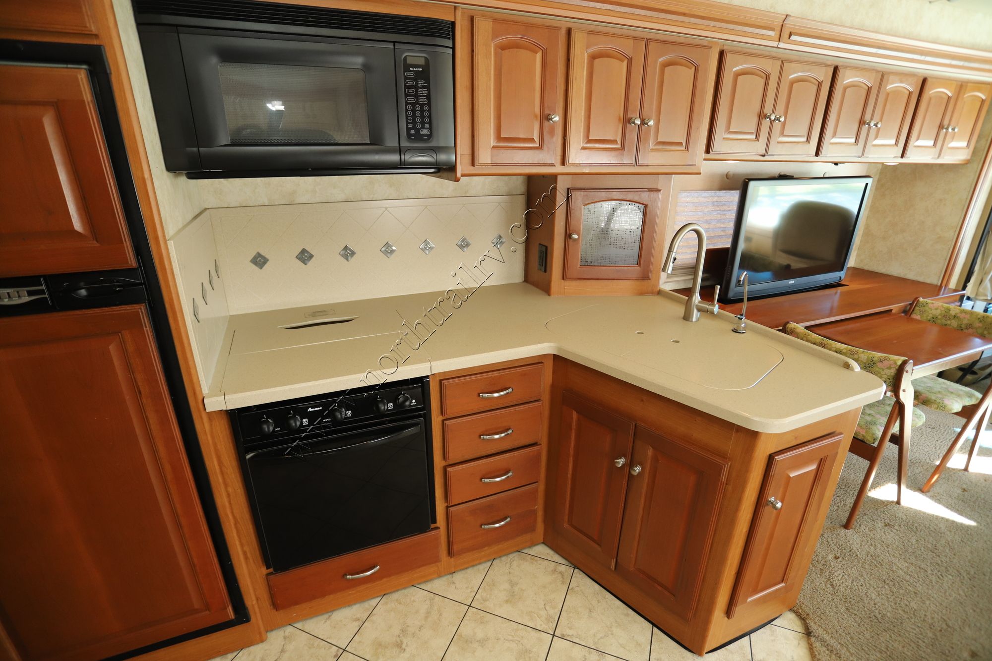 Used 2010 Winnebago Adventurer 37F Class A  For Sale
