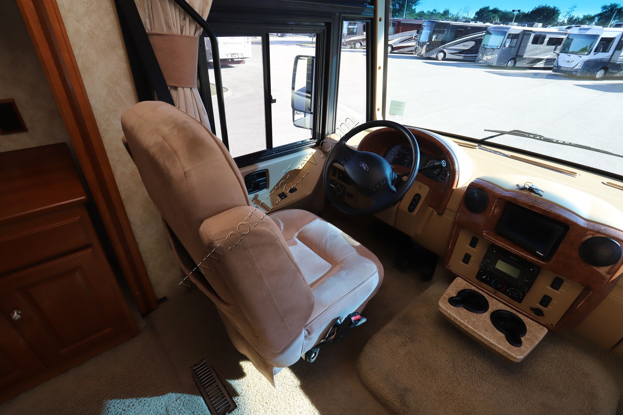 Used 2010 Winnebago Adventurer 37F Class A  For Sale