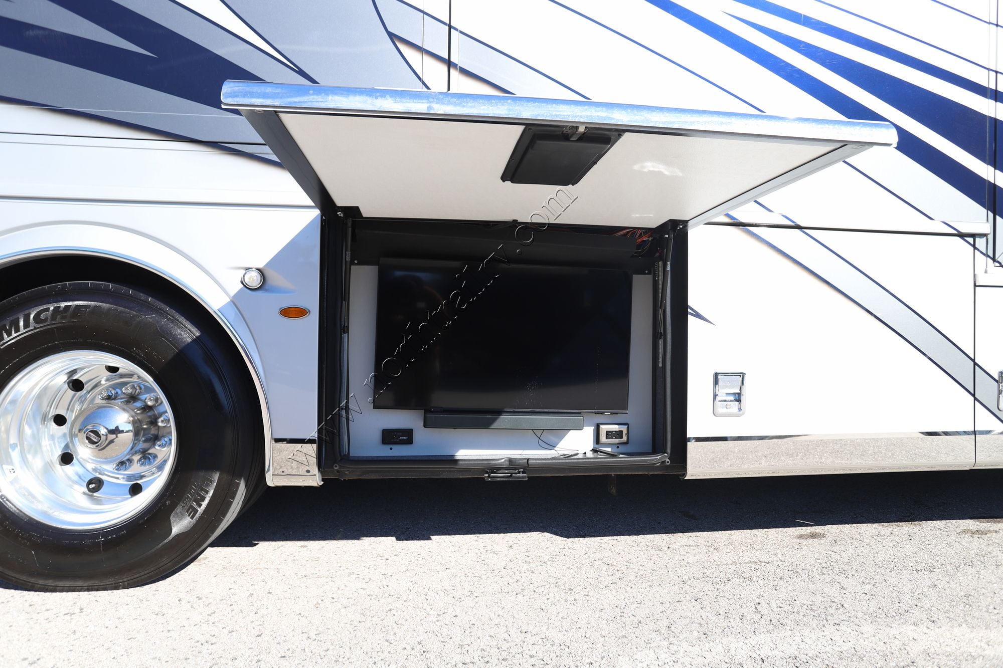 Used 2022 Newmar Essex 4569 Class A  For Sale