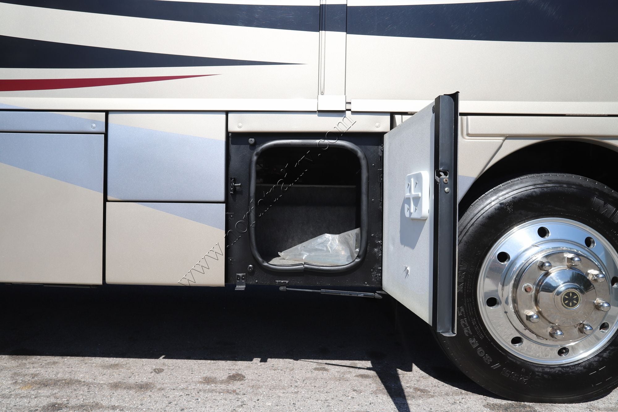 Used 2010 Winnebago Adventurer 37F Class A  For Sale