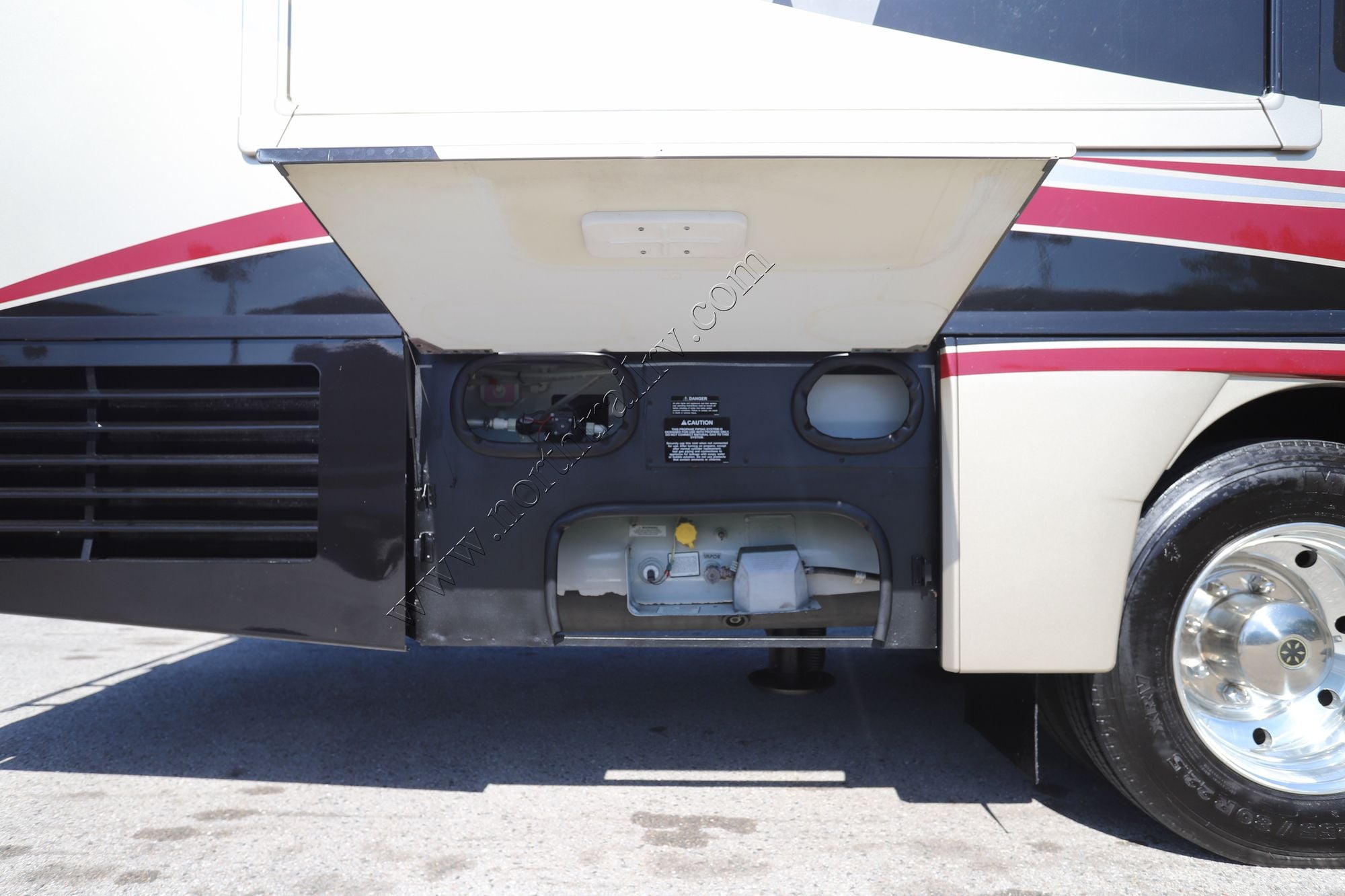 Used 2010 Winnebago Adventurer 37F Class A  For Sale