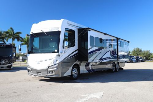 2022 Fleetwood Discovery 44S
