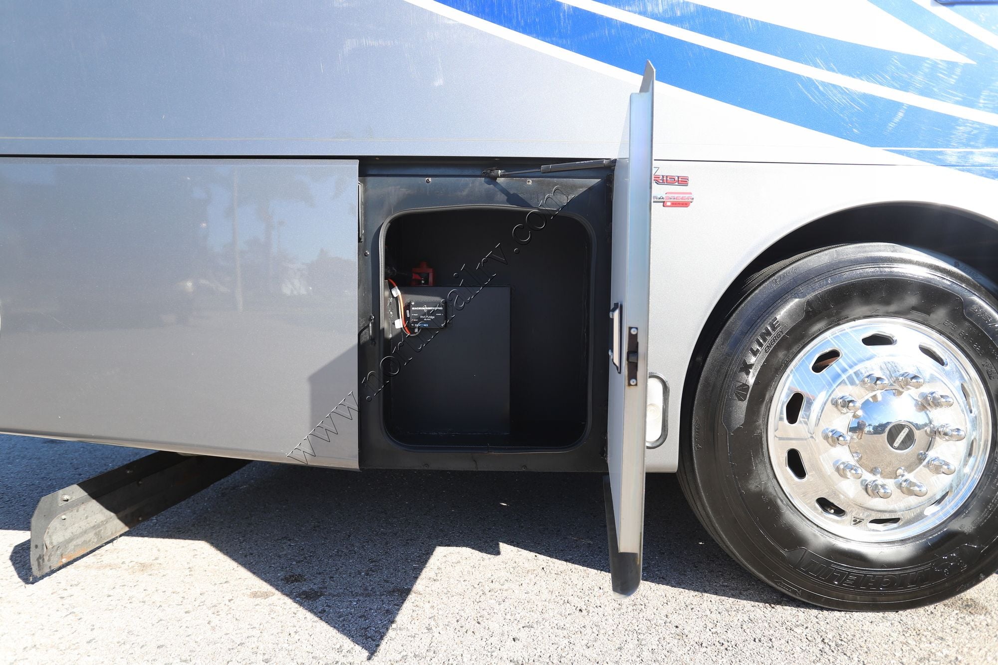 Used 2022 Fleetwood Discovery 44S Class A  For Sale