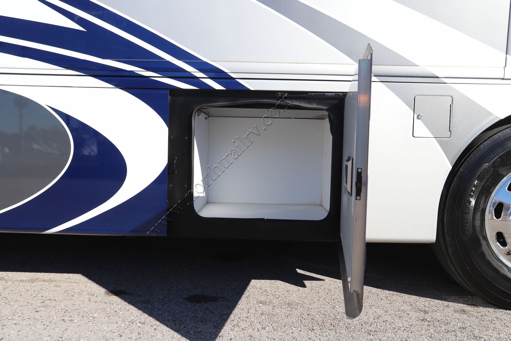 Used 2022 Fleetwood Discovery 44S Class A  For Sale