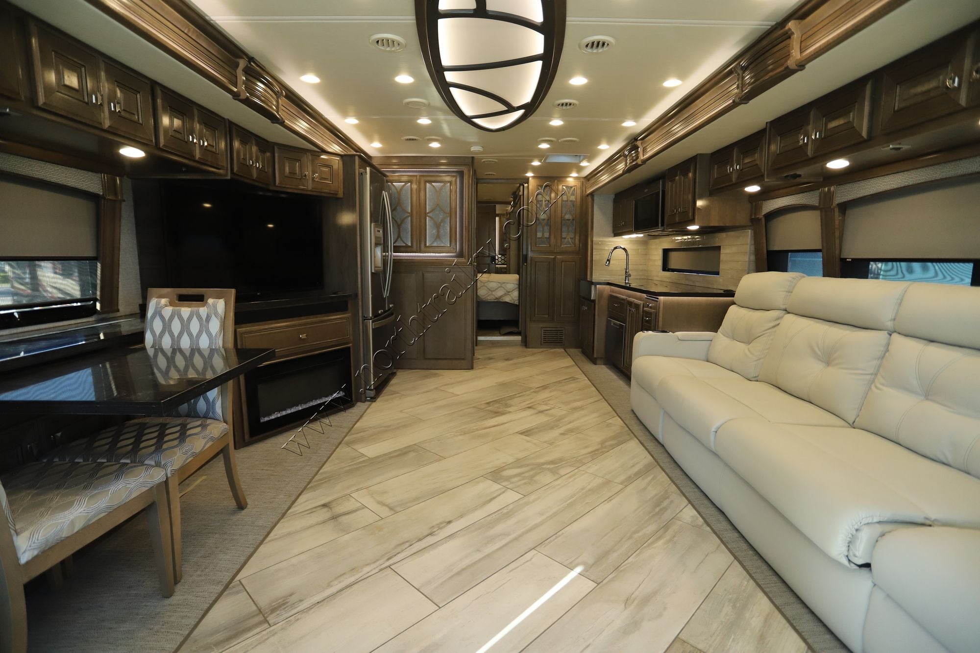 Used 2022 Fleetwood Discovery 44S Class A  For Sale