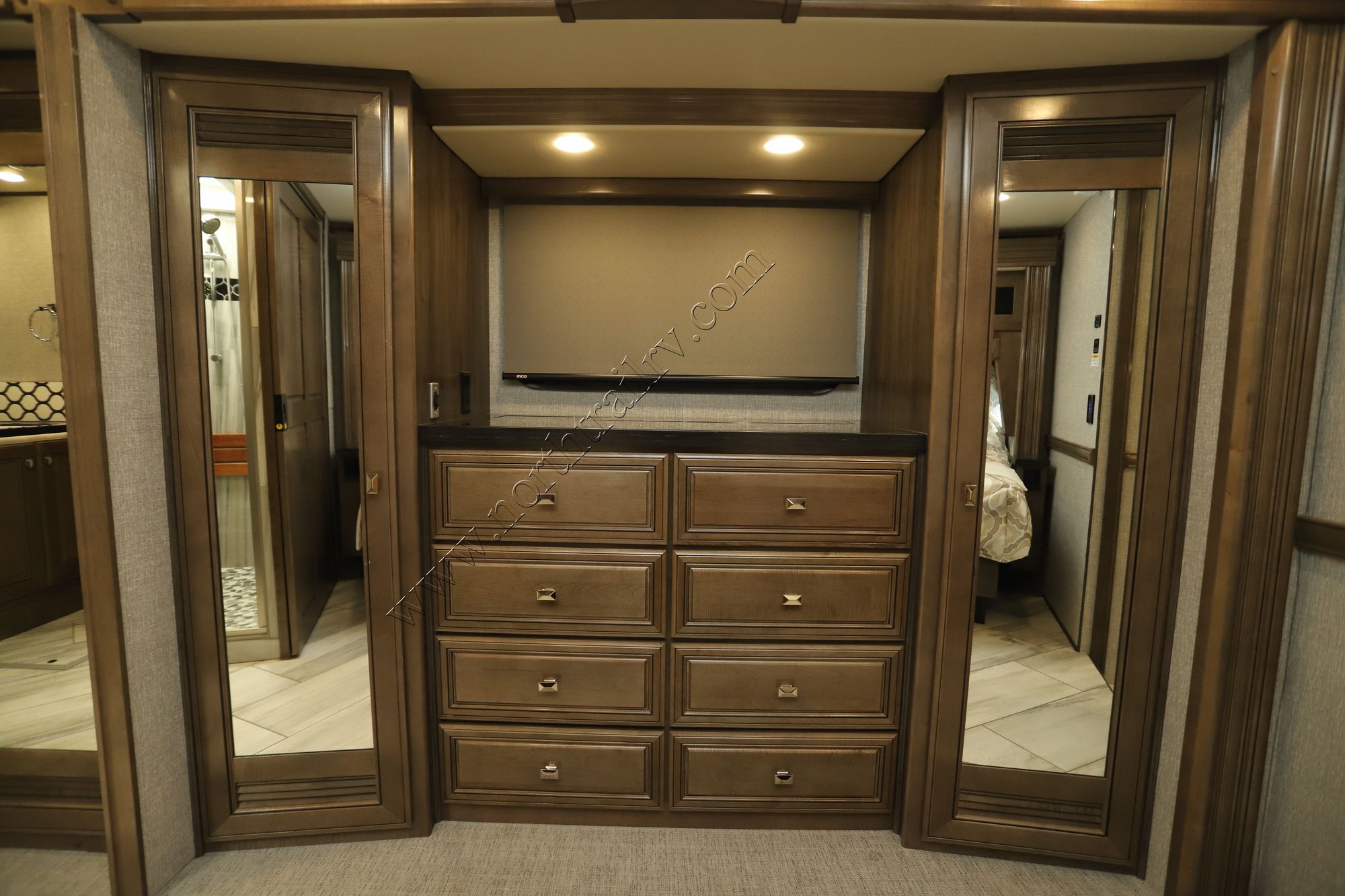 Used 2022 Fleetwood Discovery 44S Class A  For Sale