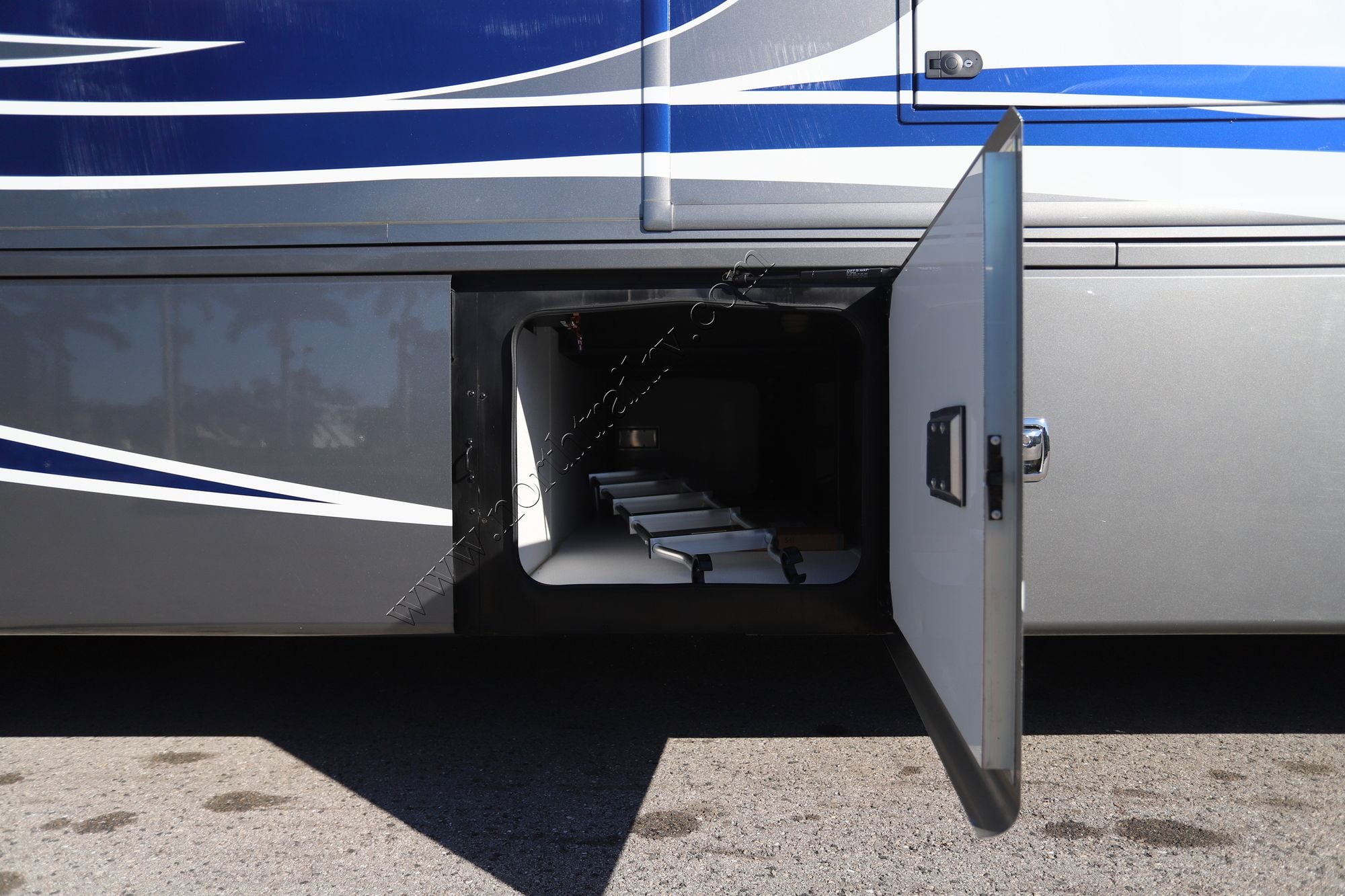 Used 2022 Fleetwood Discovery 44S Class A  For Sale