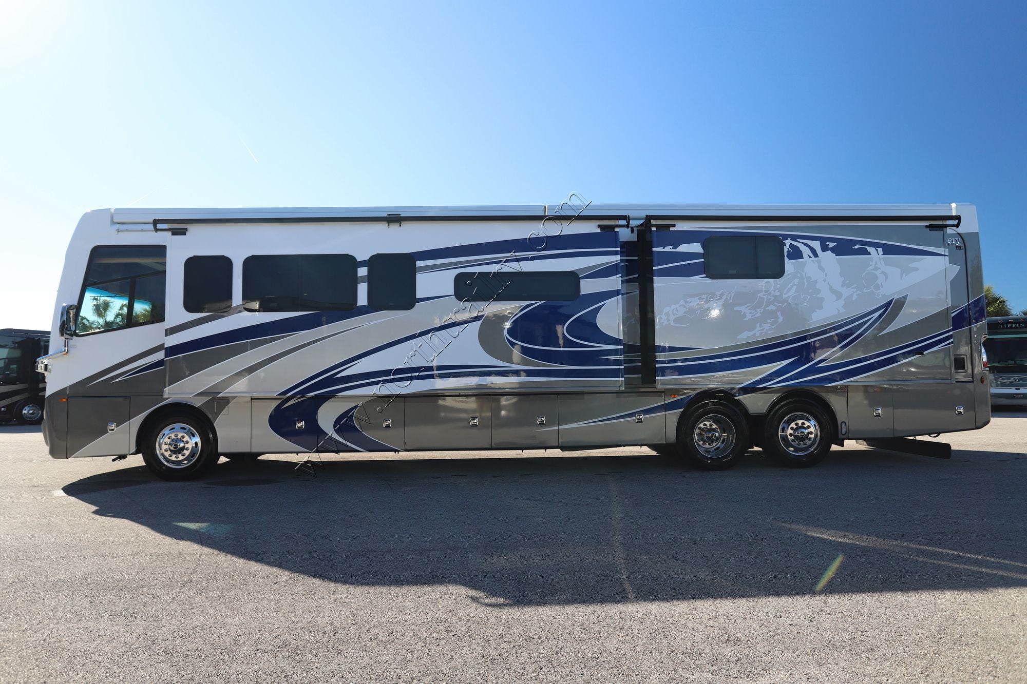 Used 2022 Fleetwood Discovery 44S Class A  For Sale