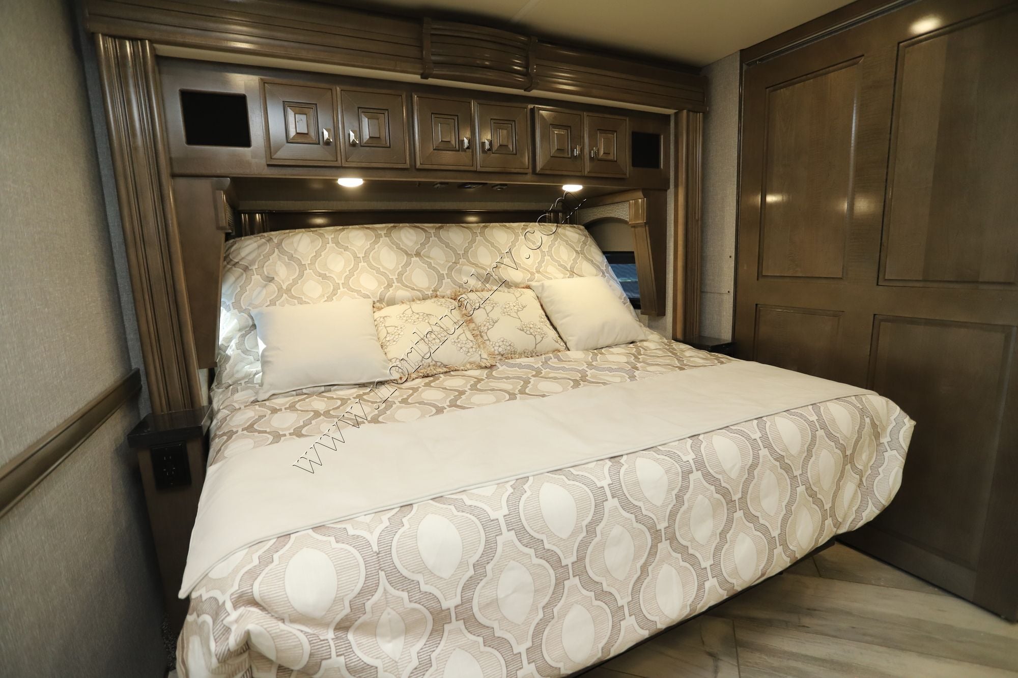 Used 2022 Fleetwood Discovery 44S Class A  For Sale