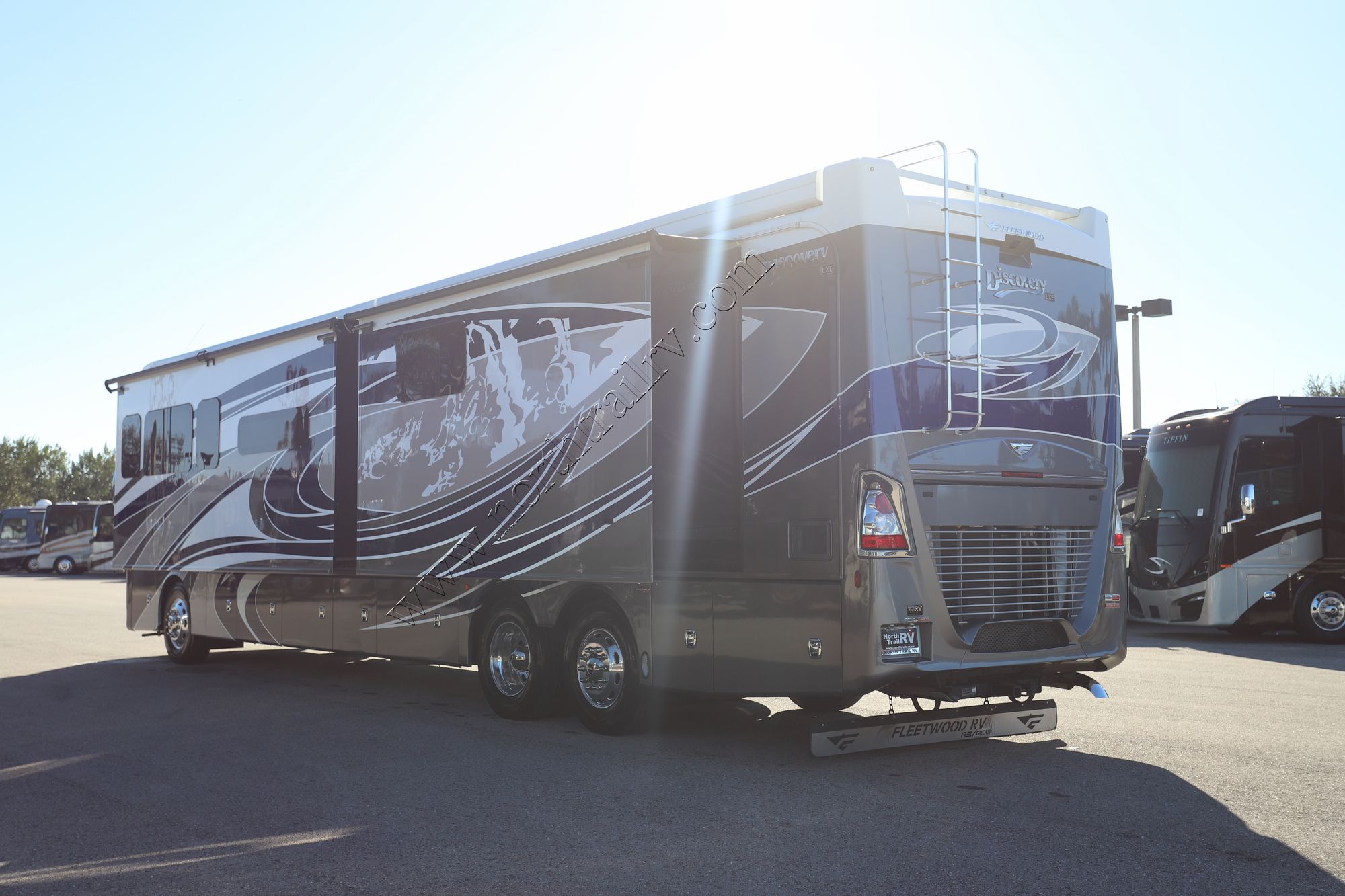 Used 2022 Fleetwood Discovery 44S Class A  For Sale